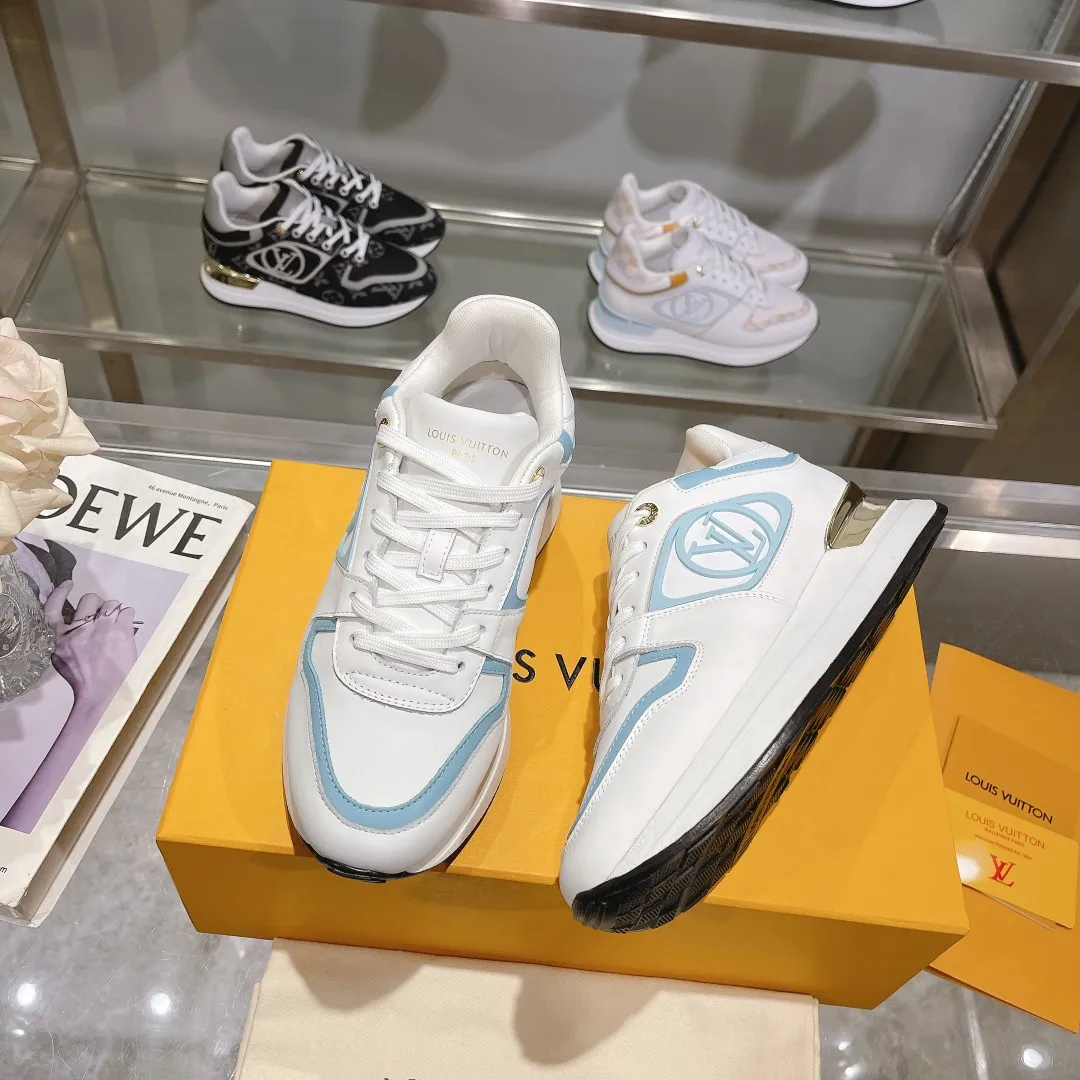 👟👟Ex-factory price 640👟👟 Men's size +10 Louis Vuitton's official website synchronizes the 2024 couple's models, this Neo Run Away sneakers are inspired by running shoes, integrating LV's iconic must-have shoes into the trend. This version is a 1:1 replica of the original version, reinterpreting Damier canvas with cow leather and mesh fabrics, highlighting its simple lines and unique wedge outsole. The main details include the LV initials on the side and the engraved gold heel stabilizer on the back plus a hidden insole. 2cm. Sizes 35-42, 39-46. Full package. High version. New and old customers are welcome to inquire.